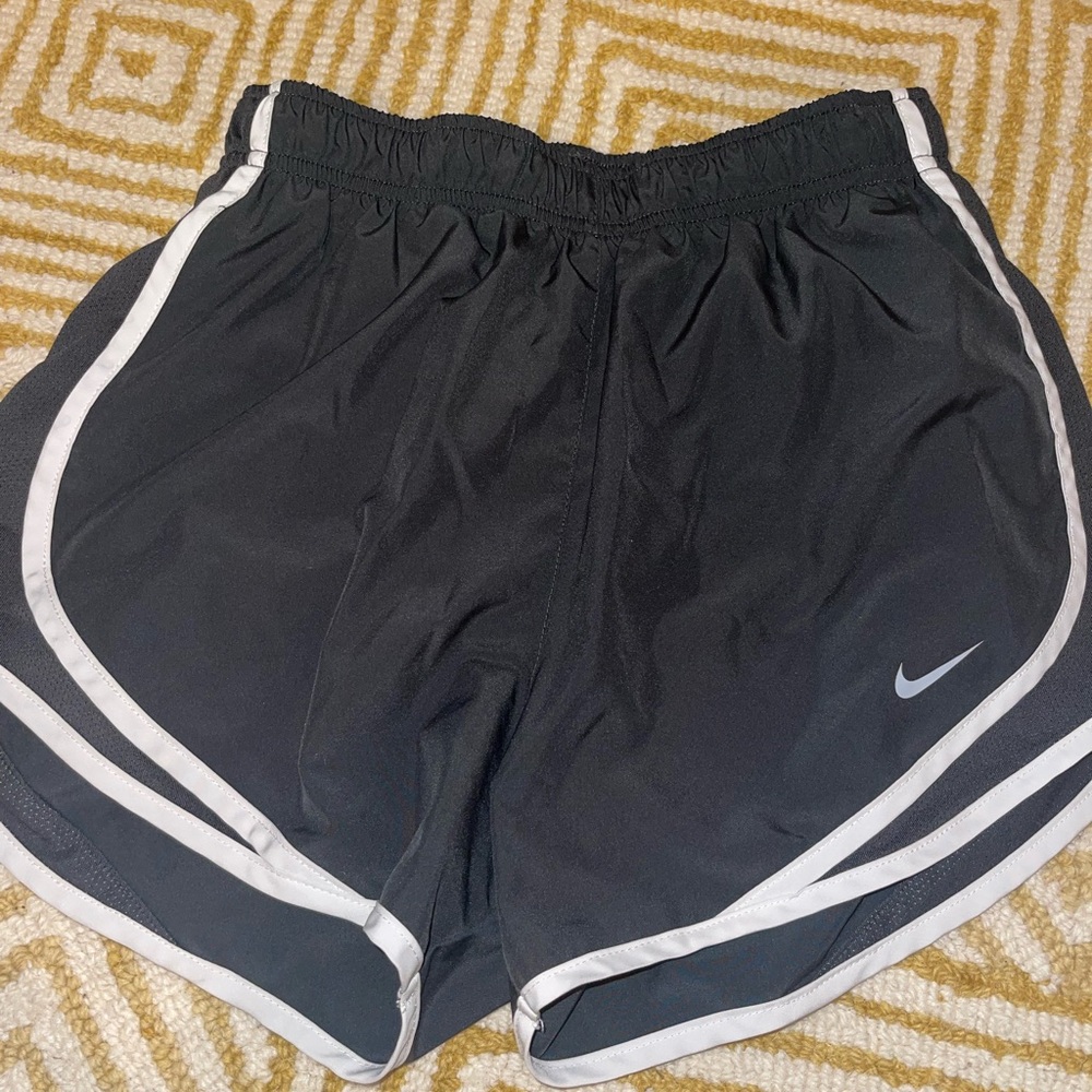 GREY AND WHITE NIKE SHORTS!!! BASICALLY NEW